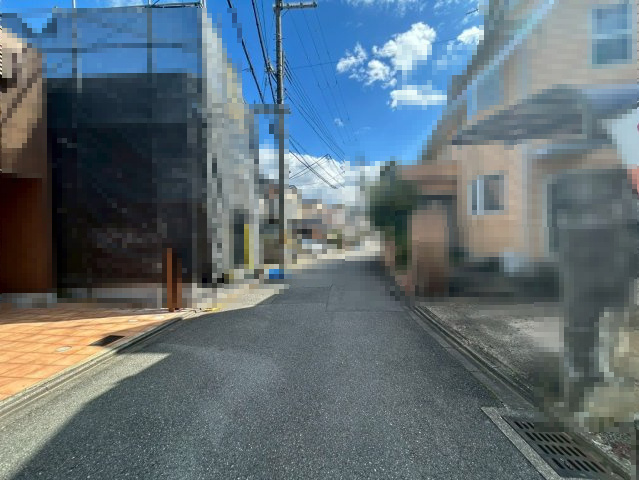 【価格改定】京都市西京区大原野上里紅葉町の前面道路含む現地写真|前道：幅員約5.16ｍ。
阪急バス「紅葉町」停徒歩約6分の立地です。