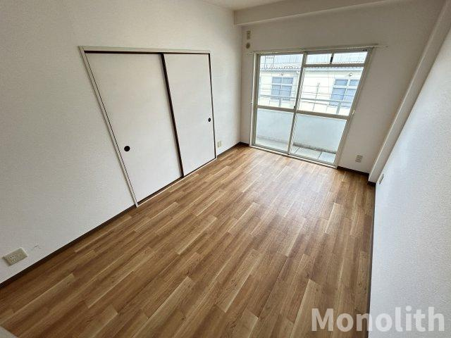 モアフェミンの居間・リビング