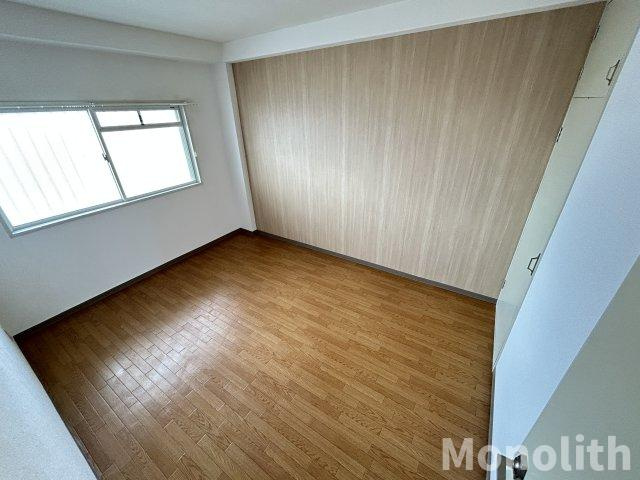 モアフェミンの洋室