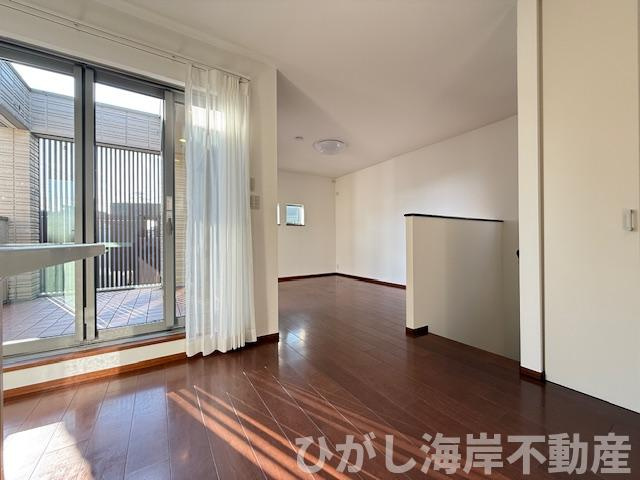 茅ヶ崎市菱沼1丁目　中古戸建の居間・リビング|新規リフォーム完了！　15.3帖　LDK