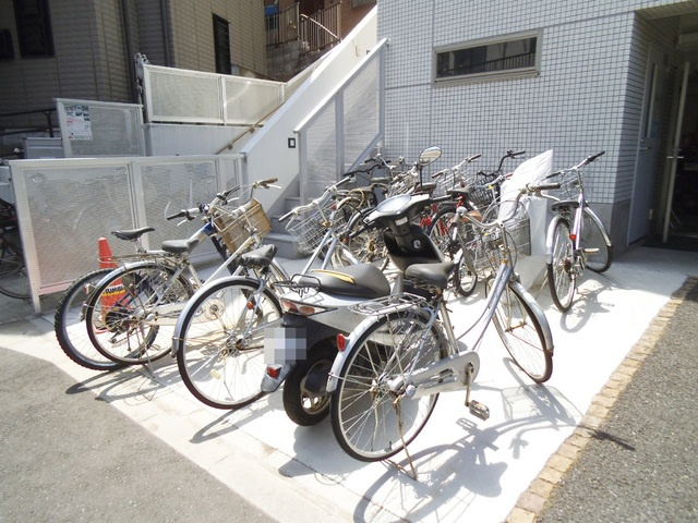 ART赤羽のその他共用部分|バイクも置ける駐輪場！