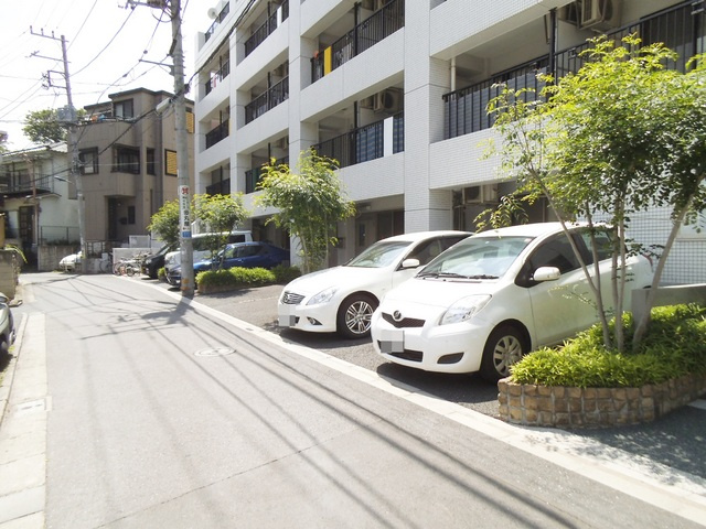 ART赤羽の駐車場|駐車場もあるキレイ目マンション！