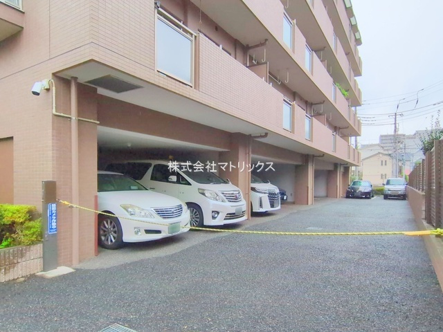 練馬区貫井1丁目　三方角部屋　家具エアコン付　新規フルリノベーションの駐車場