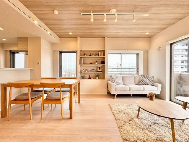 練馬区貫井1丁目　三方角部屋　家具エアコン付　新規フルリノベーションの居間・リビング