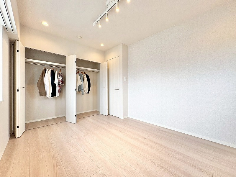 練馬区貫井1丁目　三方角部屋　家具エアコン付　新規フルリノベーションの洋室