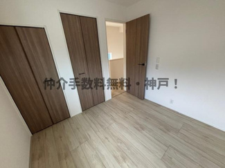 【洋室】 | 神戸市西区玉津町今津　新築戸建2号棟　仲介手数料無料！ | 落ち着いた色調の洋室です