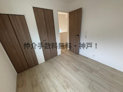 【洋室】 | 神戸市西区玉津町今津　新築戸建2号棟　仲介手数料無料！ | 落ち着いた色調の洋室です