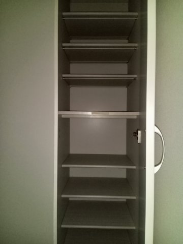 稲城市東長沼のアパートの収納