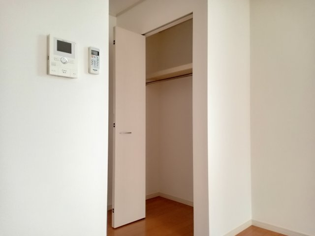 稲城市東長沼のアパートの収納