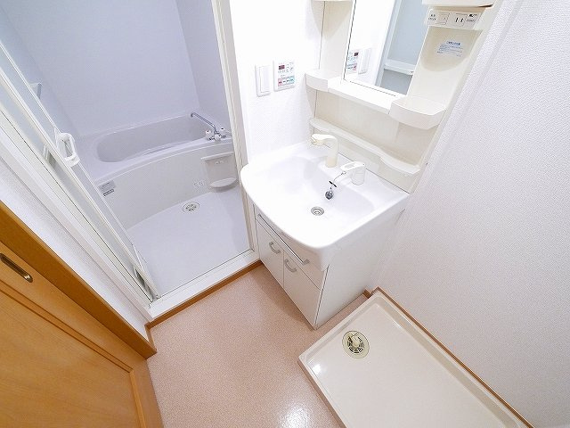 グレンツェントＹ・Ｎの洗面所|脱衣スペースもあります