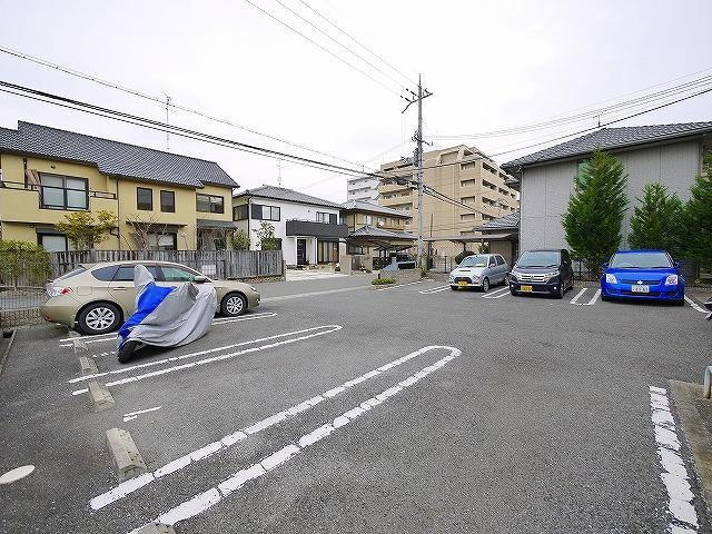 グレンツェントＹ・Ｎの駐車場|駐車場があるので、車を買う予定の方も安心です