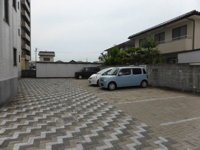 【駐車場】 | メゾンドール黄金