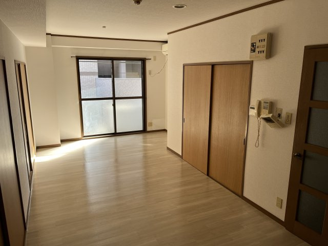 【駐車場】 | メゾンドール黄金