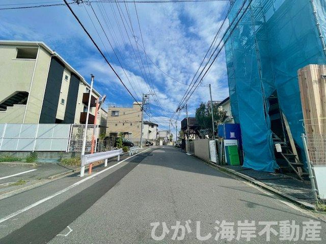 藤沢市辻堂東海岸1丁目　新築戸建の前面道路含む現地写真|8月9日撮影　建築中　現地外観