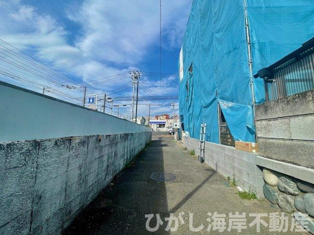 藤沢市辻堂東海岸1丁目　新築戸建の前面道路含む現地写真|8月9日撮影　建築中　現地外観