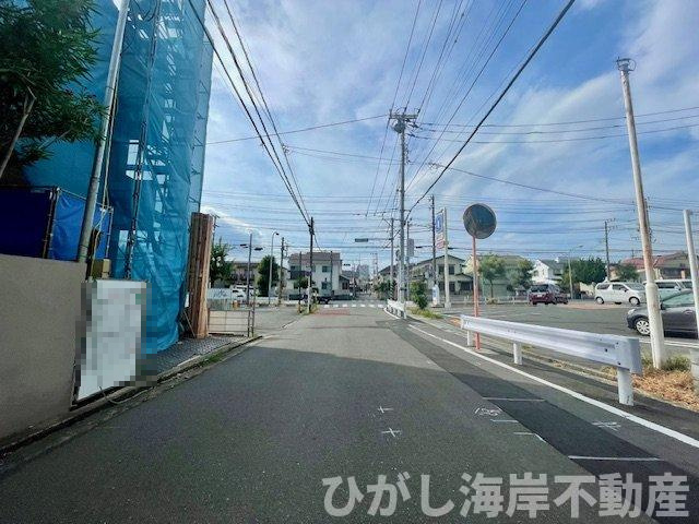 藤沢市辻堂東海岸1丁目　新築戸建の前面道路含む現地写真|8月9日撮影　建築中　現地外観