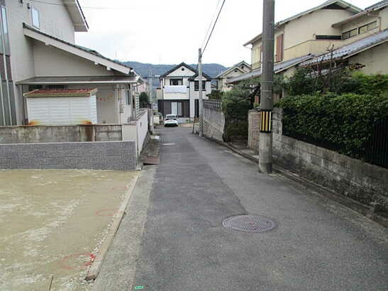 【前面道路含む現地写真】