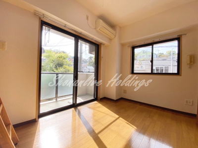 【居間・リビング】 | アメニティーヒルズ | 日当たり良好♪二面採光