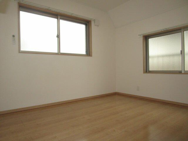 多摩市関戸５丁目のアパートの居間・リビング