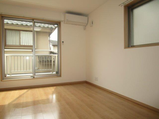 多摩市関戸５丁目のアパートの居間・リビング