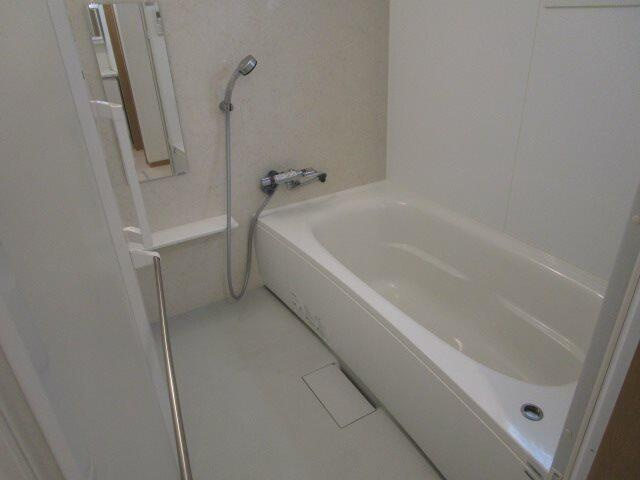 多摩市関戸５丁目のアパートの浴室