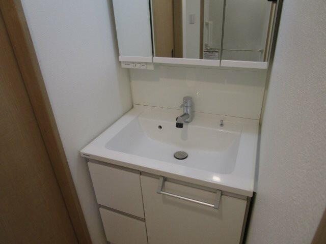 多摩市関戸５丁目のアパートの洗面所