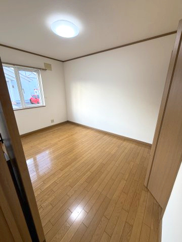 ドミールミサキの洋室