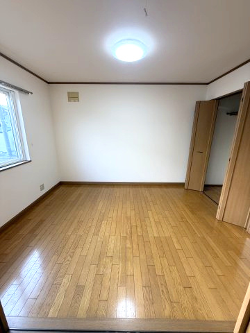 ドミールミサキの洋室