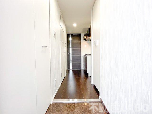 グランドロアール南巽の玄関