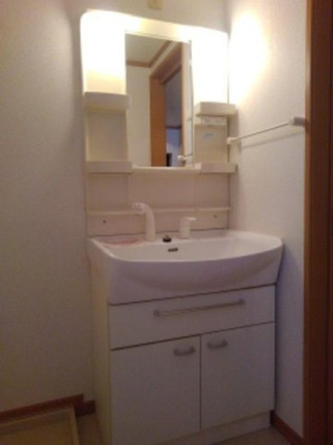 【洗面所】 | アヴニールヴィラ栂前Ｂ | コンパクトで使いやすい洗面所