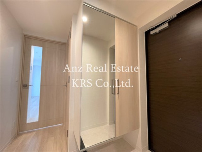 【玄関】 | ラ・ピシーヌ南堀江 | 姿見鏡のあるシューズボックス