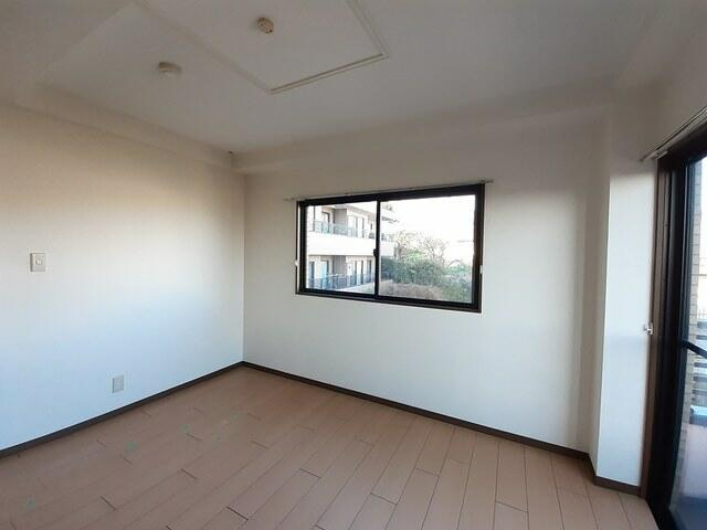 ヒルサイドビューの洋室