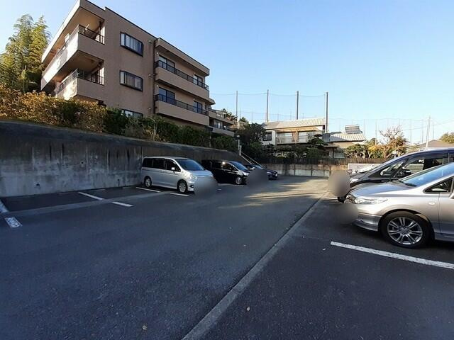 ヒルサイドビューの駐車場