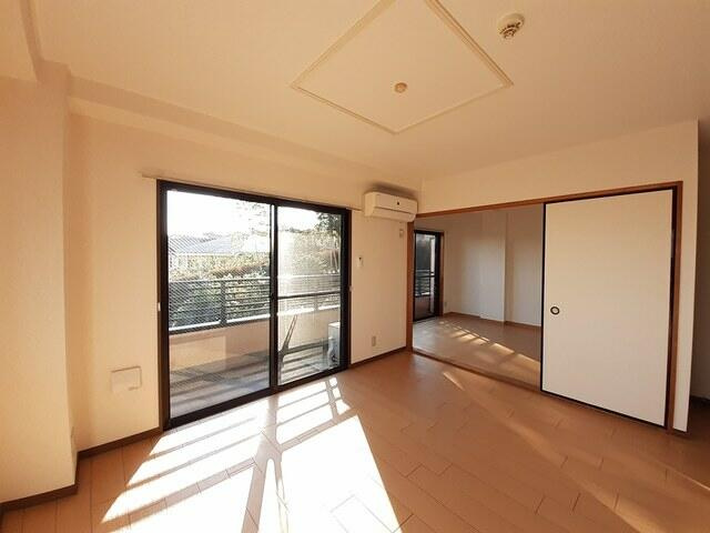 ヒルサイドビューの居間・リビング