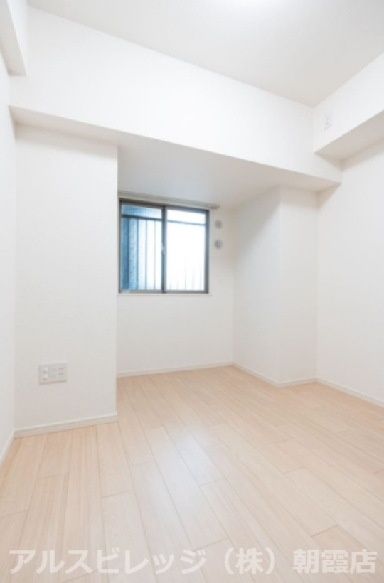 レーベンハイムひばりヶ丘の洋室