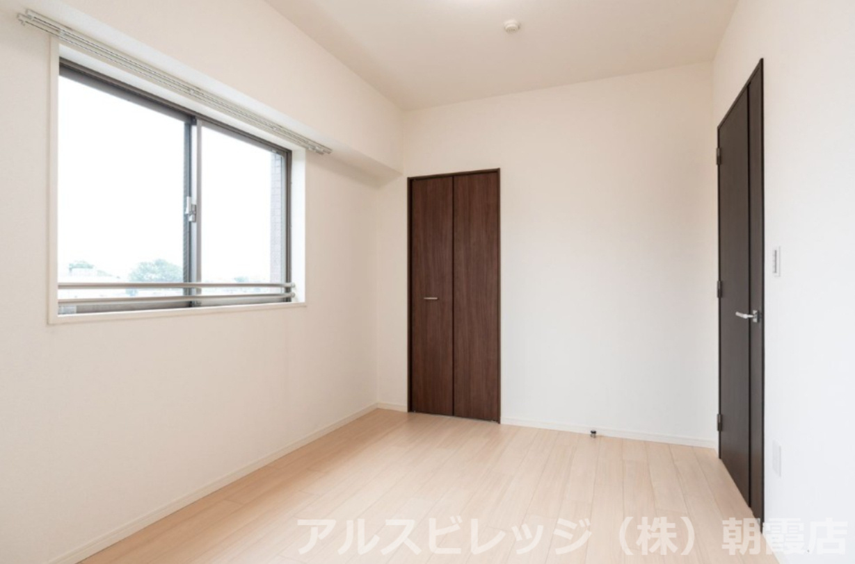 レーベンハイムひばりヶ丘の洋室