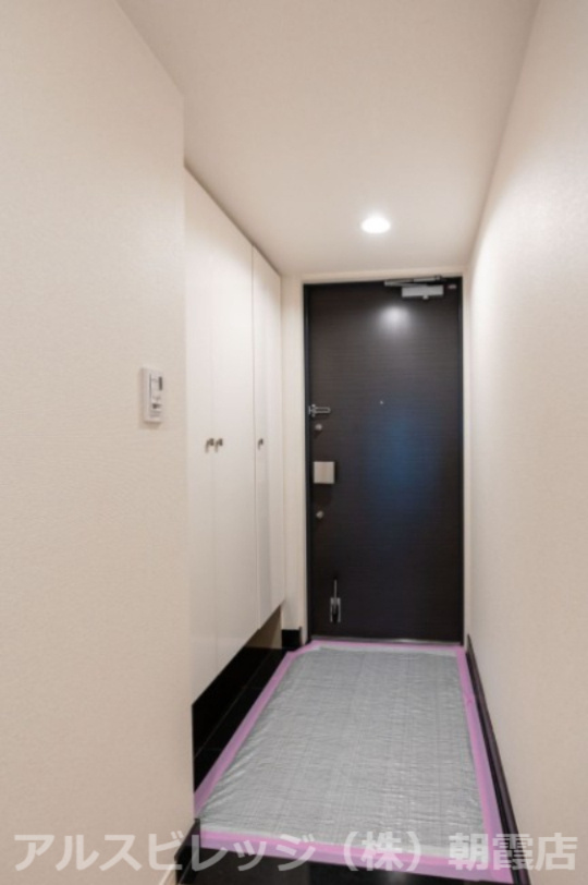 レーベンハイムひばりヶ丘の玄関