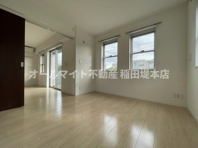 多摩市東寺方１丁目の賃貸マンションの居間・リビング