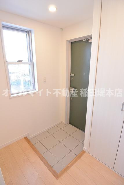 多摩市東寺方１丁目の賃貸マンションの玄関