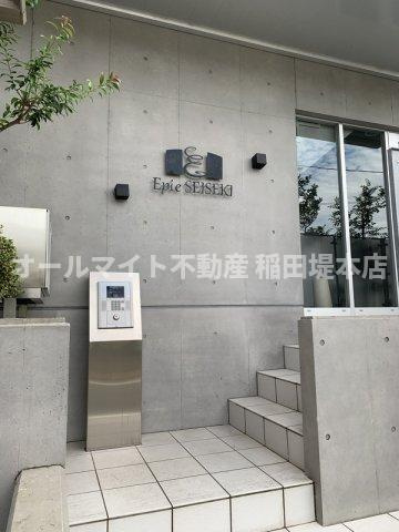 多摩市東寺方１丁目の賃貸マンションのエントランス