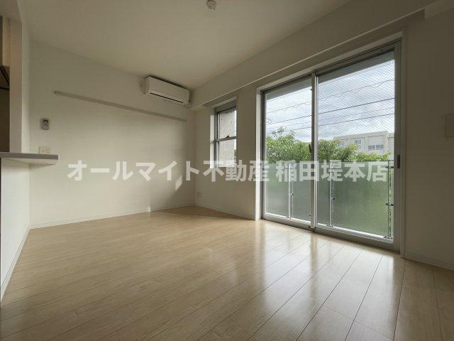 多摩市東寺方１丁目の賃貸マンションの居間・リビング