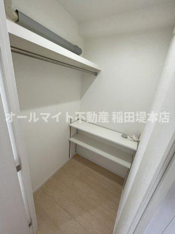 多摩市東寺方１丁目の賃貸マンションの収納