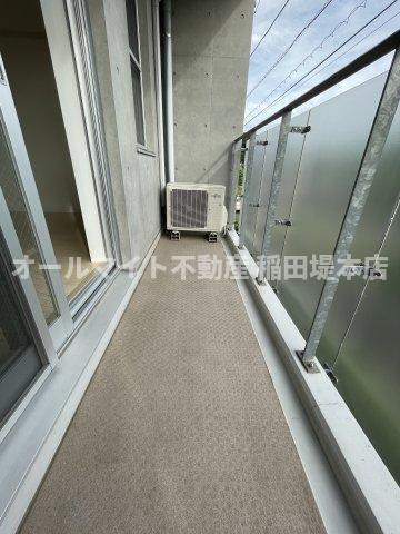 多摩市東寺方１丁目の賃貸マンションのバルコニー