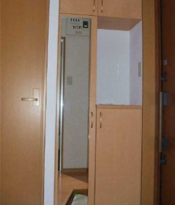 グレース駒沢　駒沢公園徒歩圏内　南向き　バストイレ別の玄関