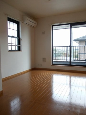 【居間・リビング】 | サニーフラット中北　Ａ | 【サニーフラット中北　Ａ】ゆったりとした居間です