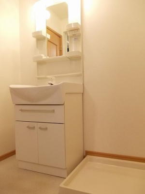 【洗面所】 | サニーフラット中北　Ａ | 【サニーフラット中北　Ａ】ゆったりとスペースのある洗面所