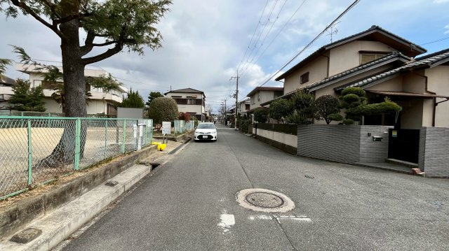 枚方市楠葉中町　土地の前面道路含む現地写真