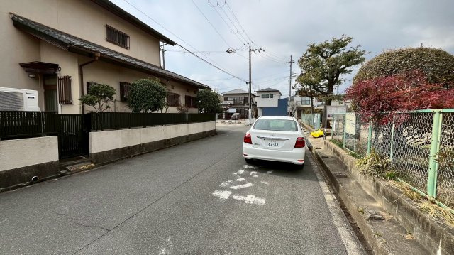 枚方市楠葉中町　土地の前面道路含む現地写真