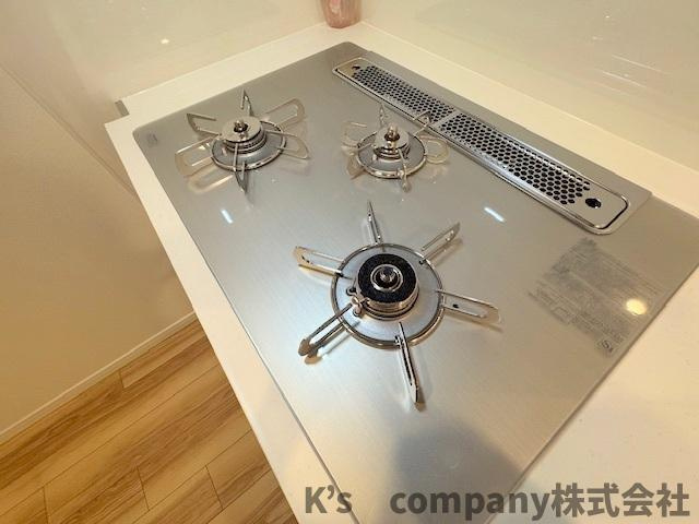 ◎茅ヶ崎市元町　ジオ茅ヶ崎フレシアのキッチン|三口ガスコンロでお料理の幅が広がります◇