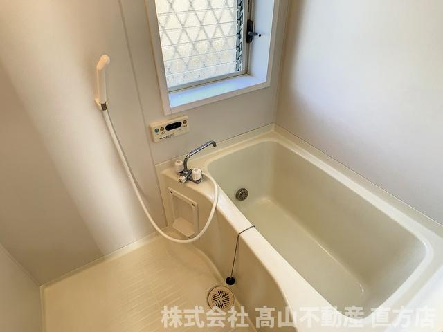 直方市大字中泉のテラスの浴室